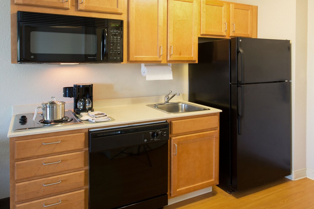 Studio Suite, 1 Queen Bed, Non Smoking - Guestroom