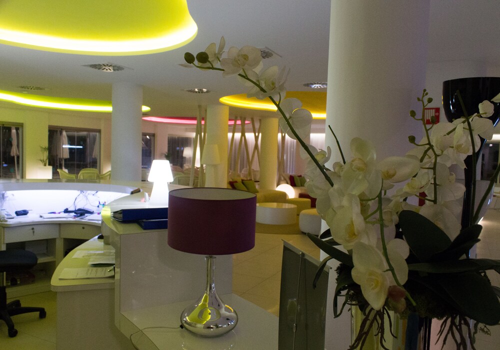 Concierge Desk