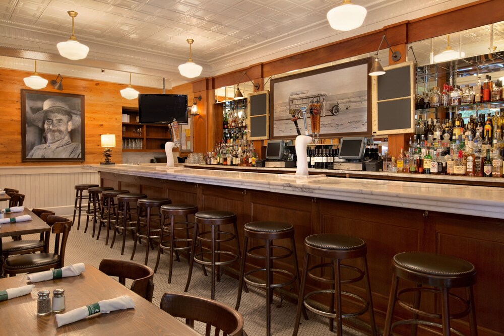 Hotel Bar