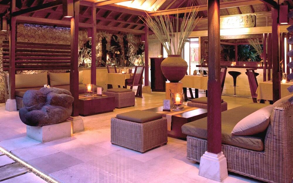 Executive Lounge