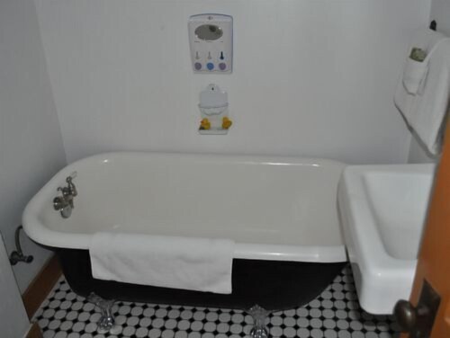 Deep Soaking Bathtub