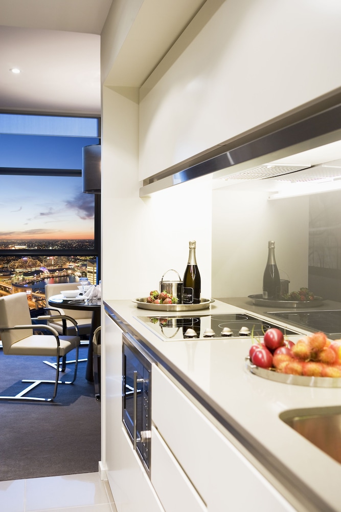 Executive Suite, One Bedroom (High Floor) - Private Kitchenette