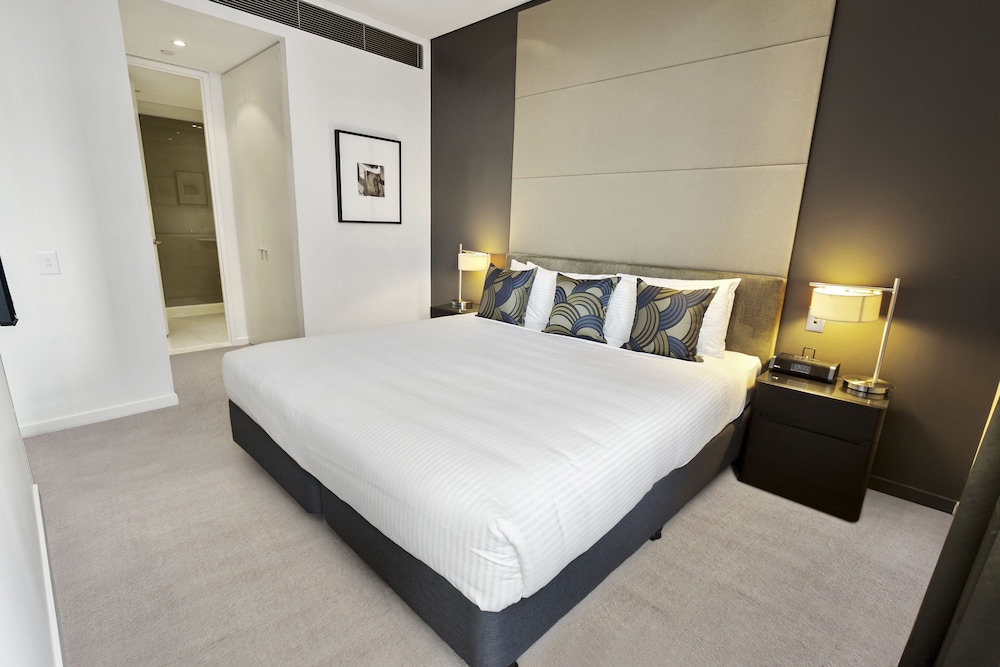 One Bedroom Deluxe Suite - Guestroom