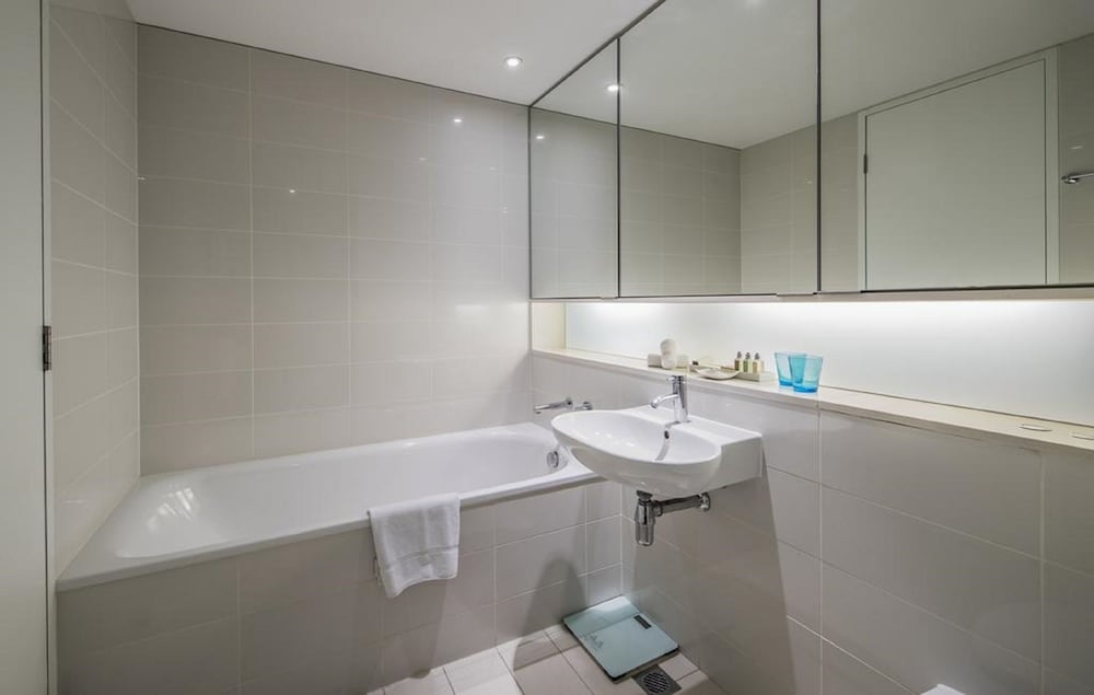 One Bedroom Premier Suite - Bathroom