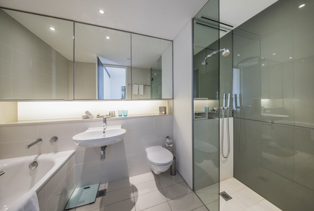 One Bedroom Premier Suite - Bathroom