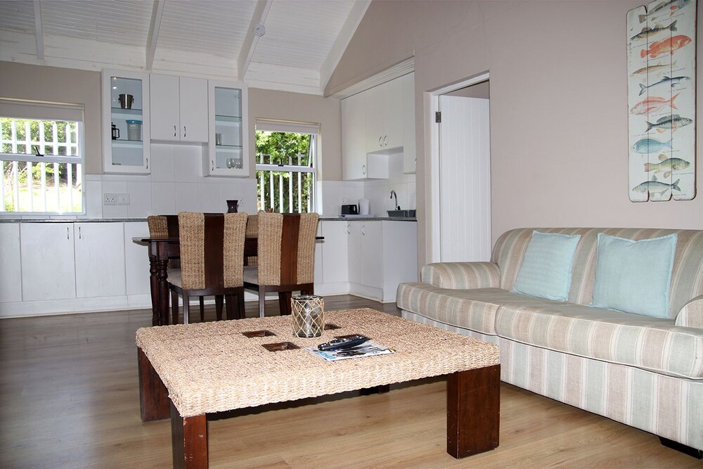 Village Break 2 bedroom cottage - Living Area