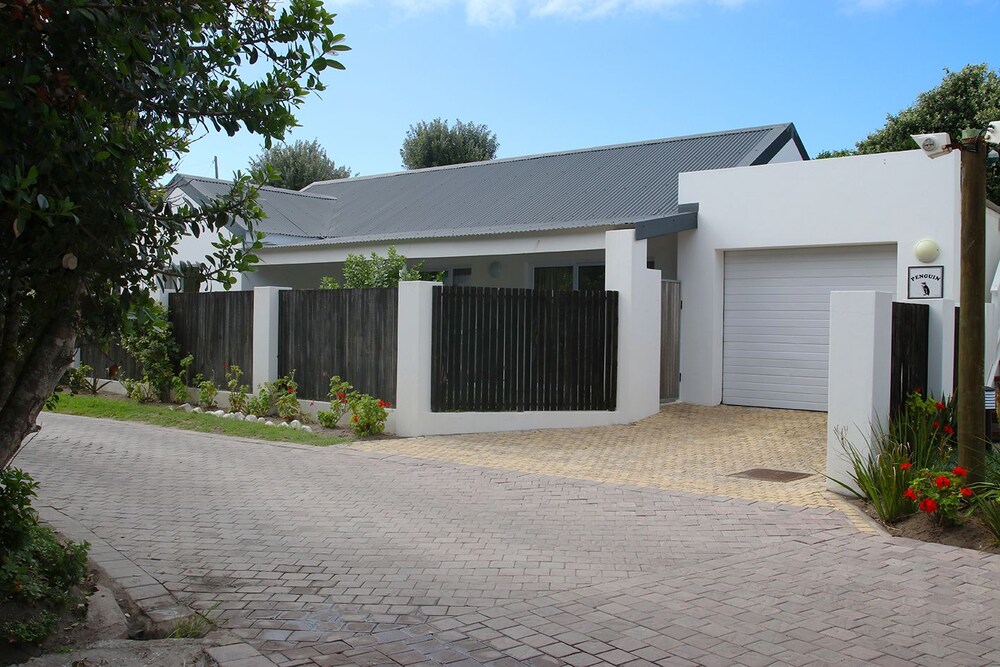 Village Break 2 bedroom cottage - Hotel Front
