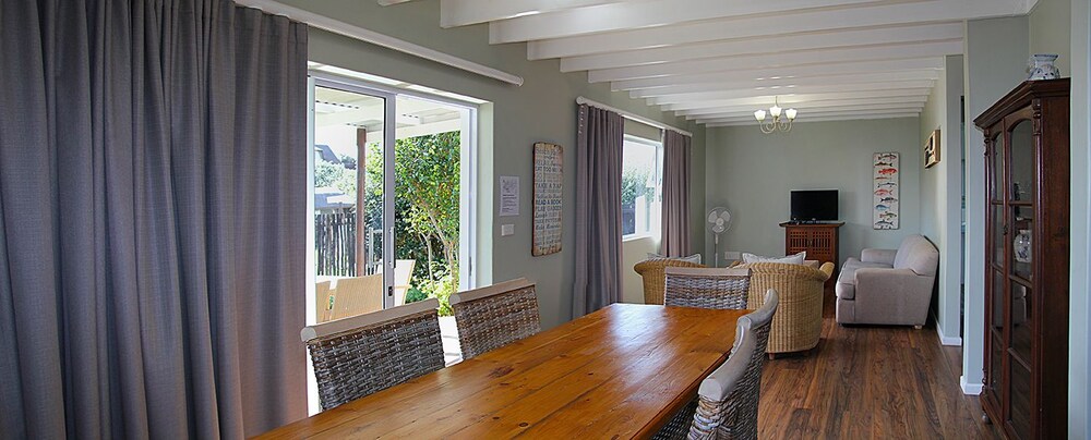 Village Break 3 bedroom cottage - In-Room Dining