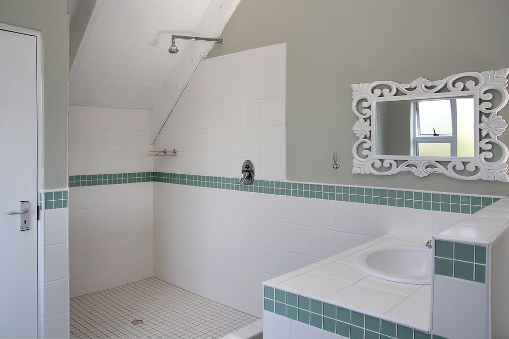 Village Break 3 bedroom cottage - Bathroom