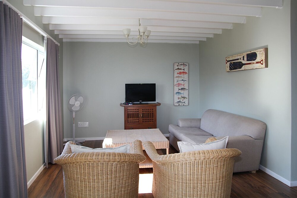 Village Break 3 bedroom cottage - Living Area
