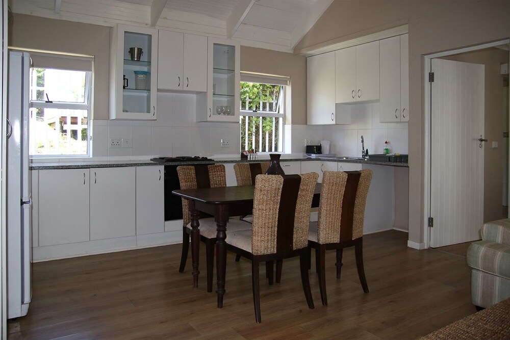 Village Break 2 bedroom cottage - In-Room Dining