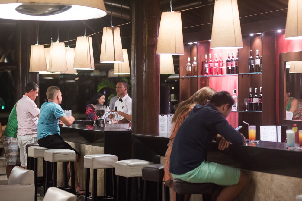Hotel Bar