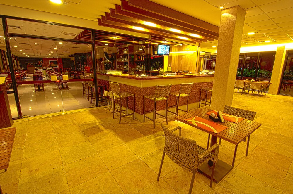 Poolside Bar