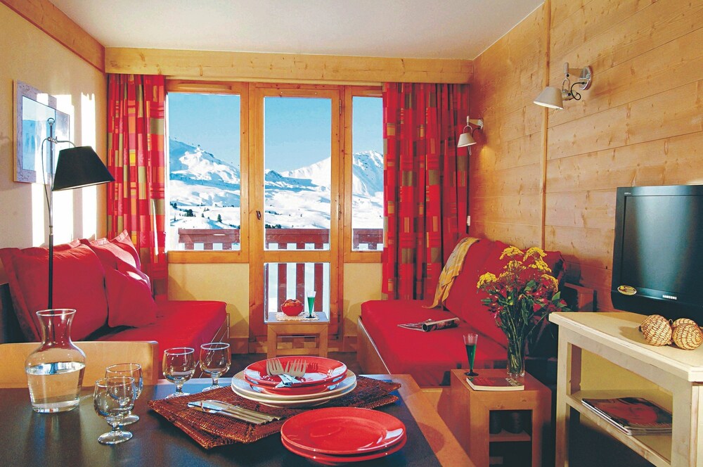 Standard 2 Bedrooms Apartment for 6/7 people - Living Room