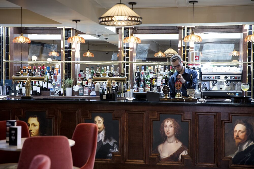 Hotel Bar