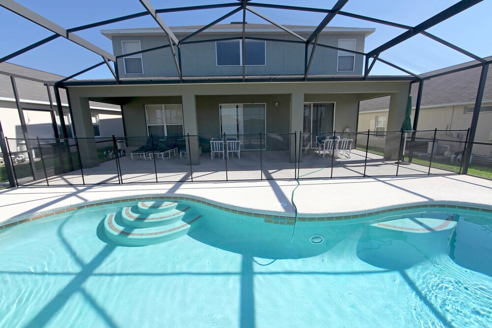 Executive House, 5 Bedrooms, Private Pool, Poolside - Guestroom