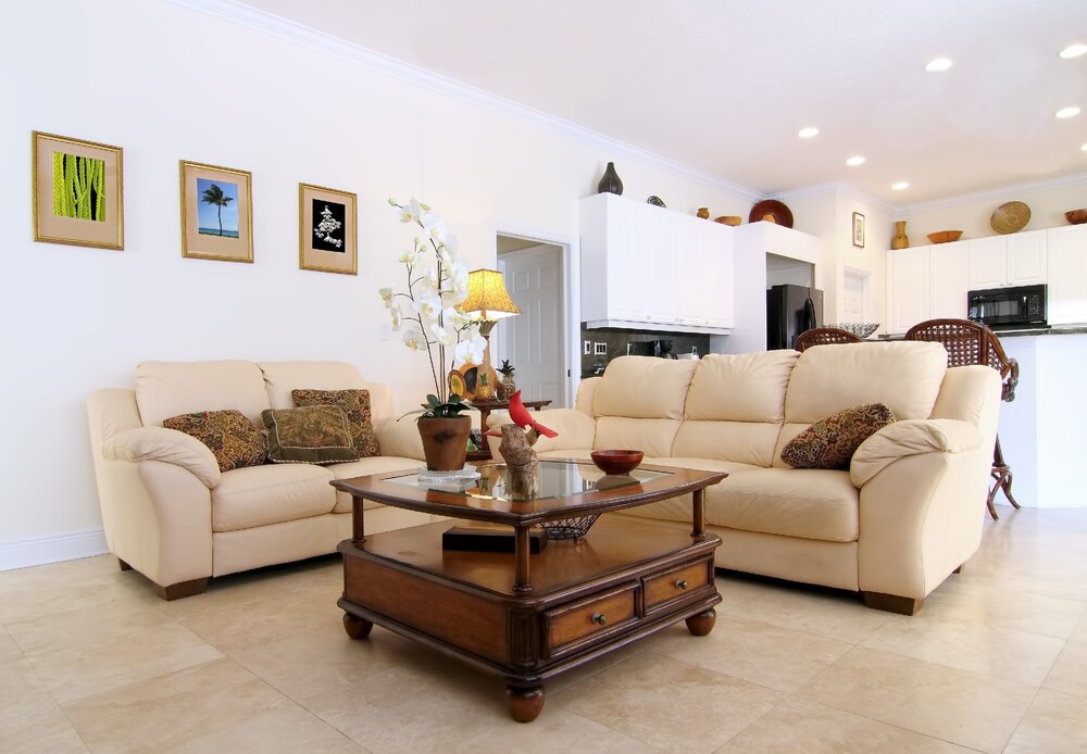 Standard House, 5 Bedrooms, Private Pool - Guestroom