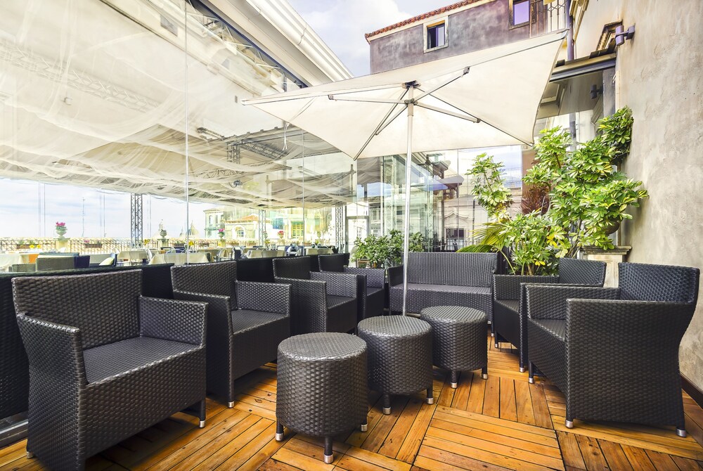 Hotel Lounge
