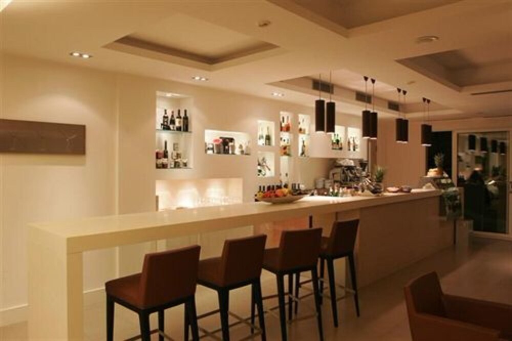 Hotel Bar