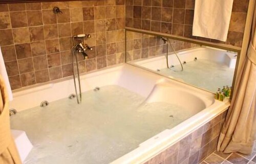 Deep Soaking Bathtub