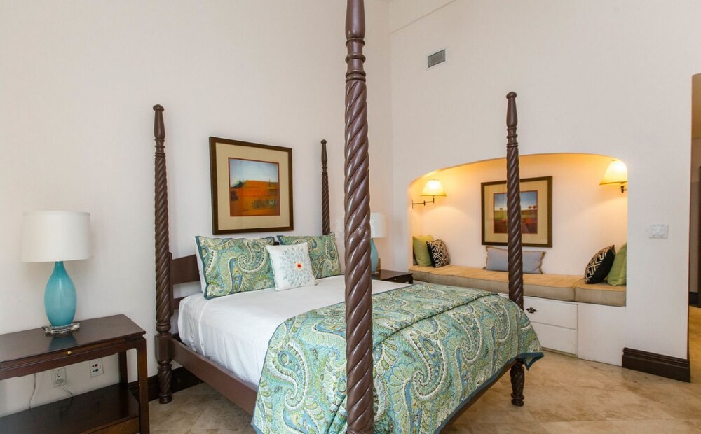 3 Bedroom Ocean Front Estate - Guestroom