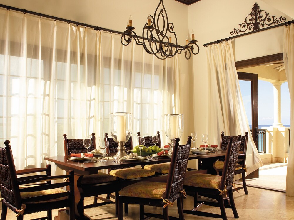 Penthouse, 5 Bedrooms, Ocean View - In-Room Dining