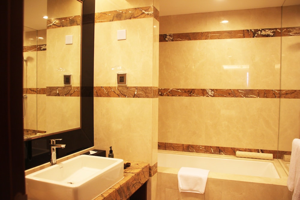 Deluxe Apartment, 1 Bedroom, Kitchen, City View - Bathroom