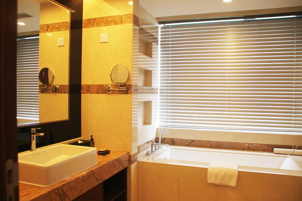 Premier Apartment, 1 Bedroom, Kitchen, City View - Bathroom