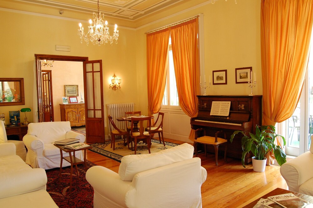 Executive Lounge