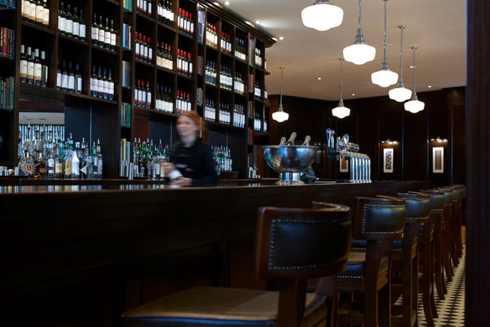 Hotel Bar
