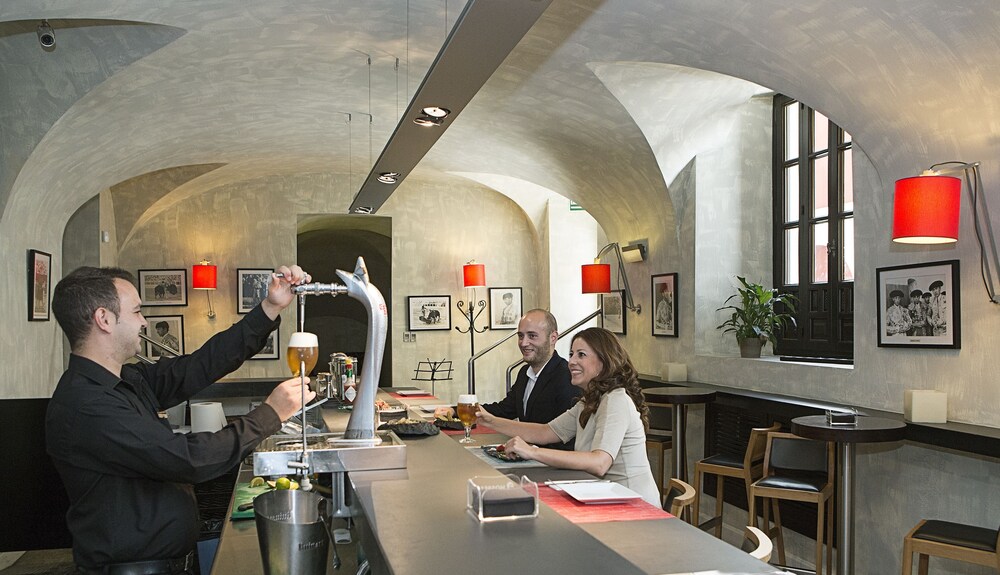 Hotel Bar
