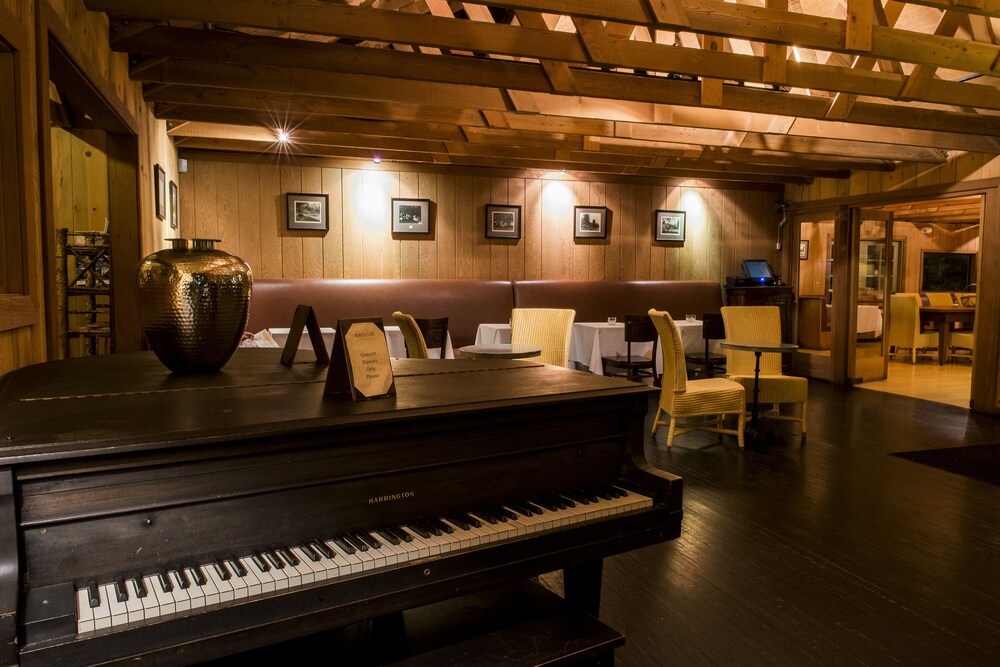 Hotel Lounge
