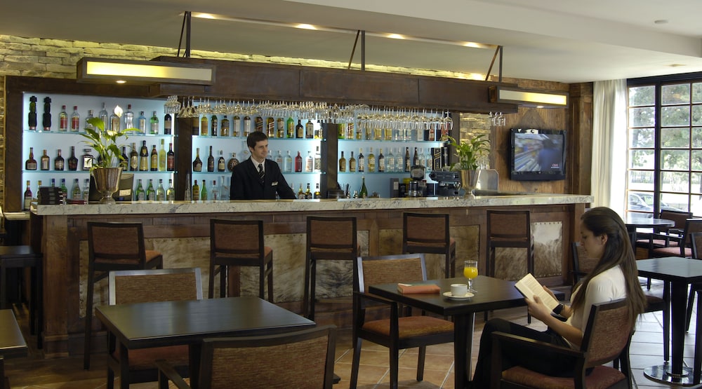 Hotel Bar