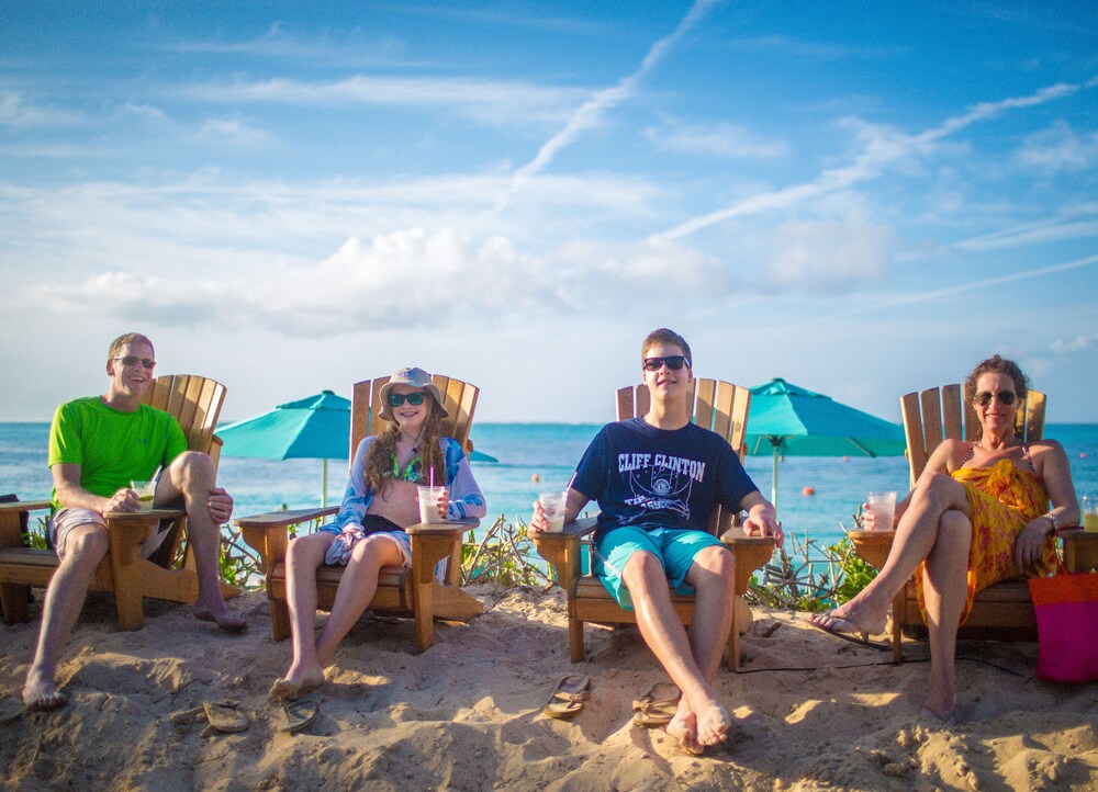 Bar (on property), Coral Gardens on Grace Bay