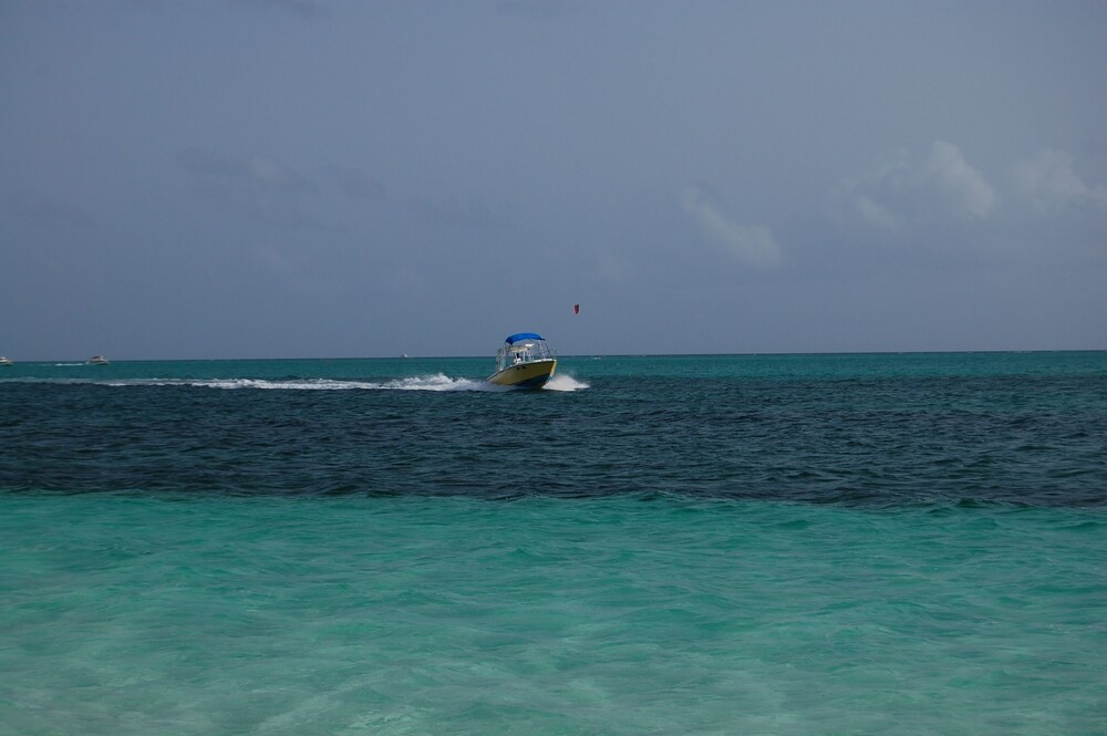 Boating, Coral Gardens on Grace Bay