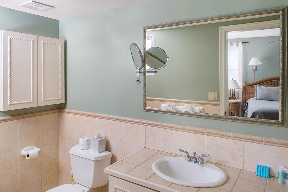 Bathroom, Coral Gardens on Grace Bay