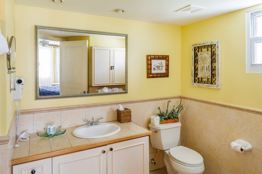 Deluxe Suite, 2 Bedrooms, Ocean Front - Bathroom