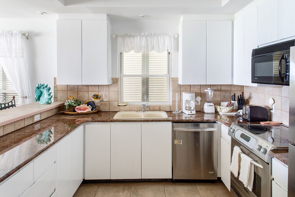 Deluxe Suite, 1 Bedroom, Ocean Front - In-Room Kitchen