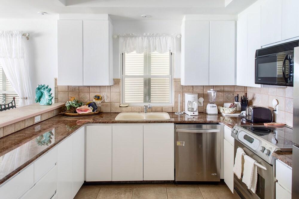 Private kitchen, Coral Gardens on Grace Bay