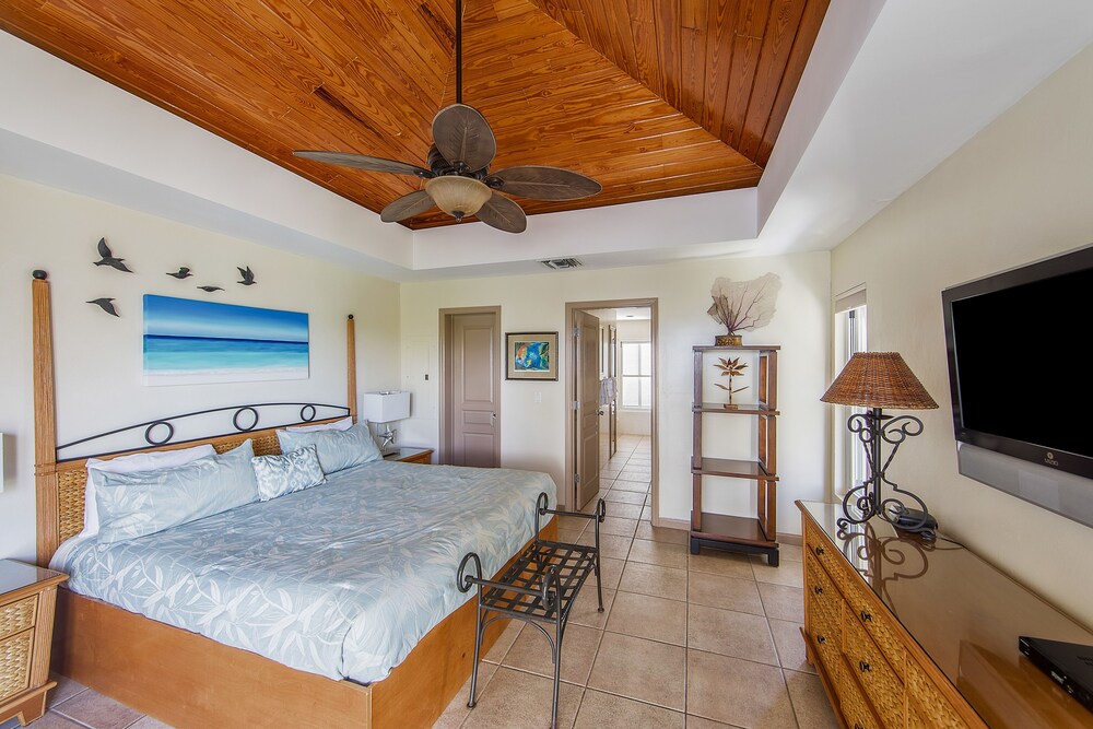 Deluxe Suite, 1 Bedroom, Ocean Front - Guestroom