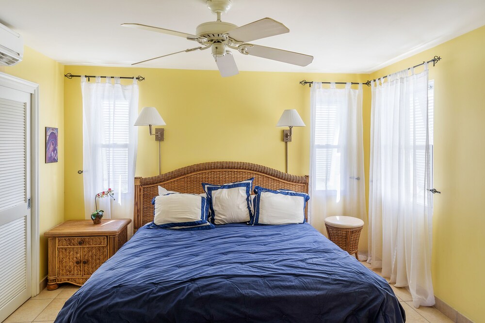Deluxe Suite, 2 Bedrooms, Ocean Front - Guestroom