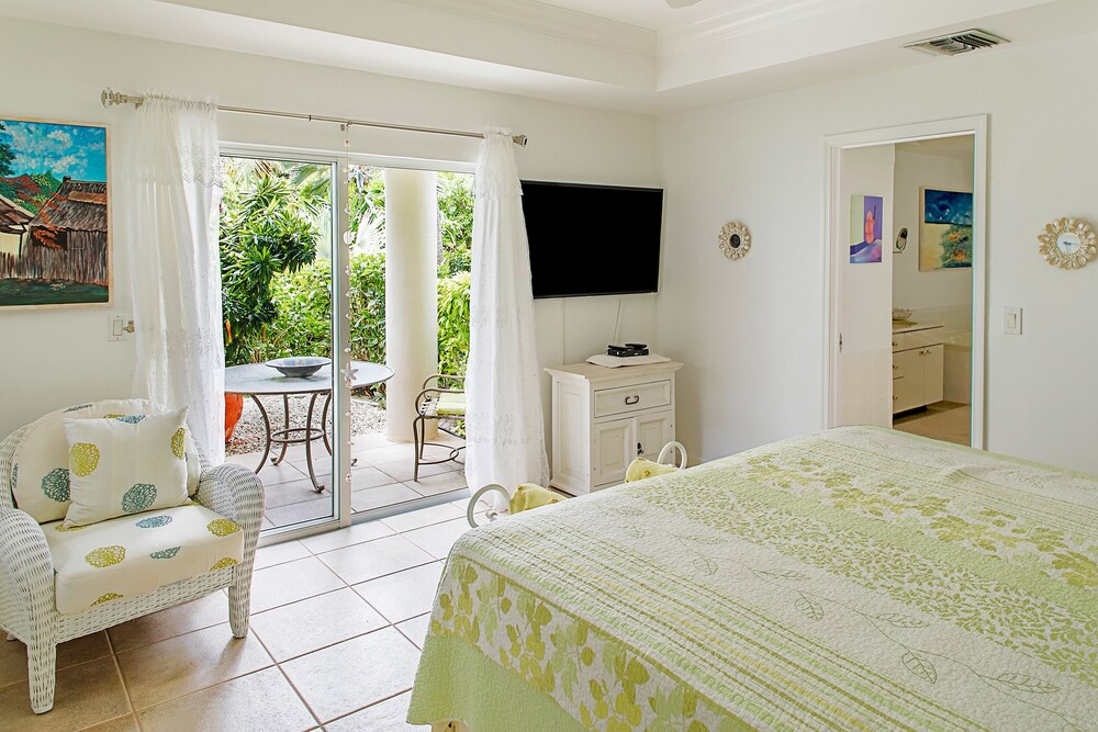 Deluxe Suite, 1 Bedroom, Ocean Front - Guestroom