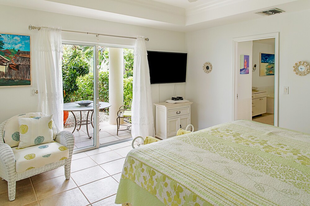 Room, Coral Gardens on Grace Bay