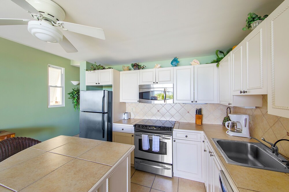 Private kitchen, Coral Gardens on Grace Bay