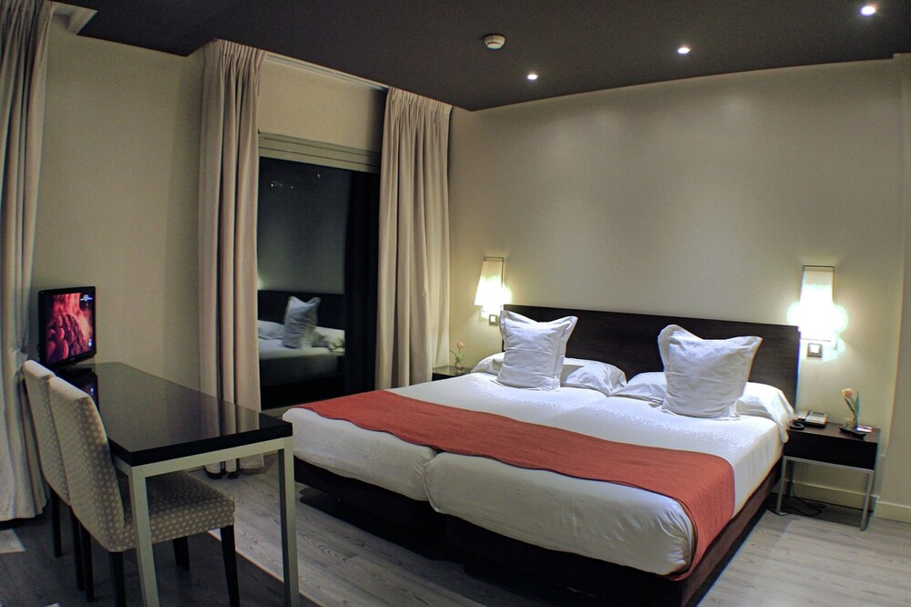 Junior Single Suite - Guestroom