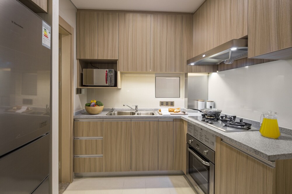 Deluxe Room, 2 Bedrooms, City View, Executive Level - In-Room Kitchen
