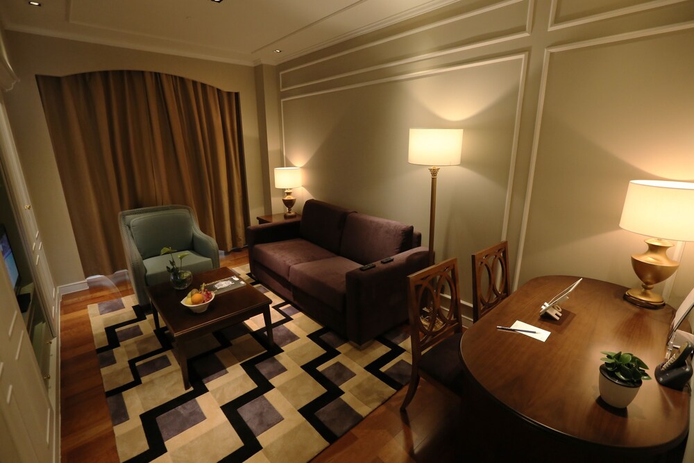 Family Room - Guestroom