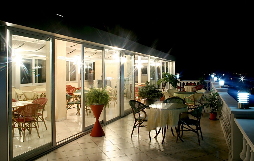 Hotel Bar