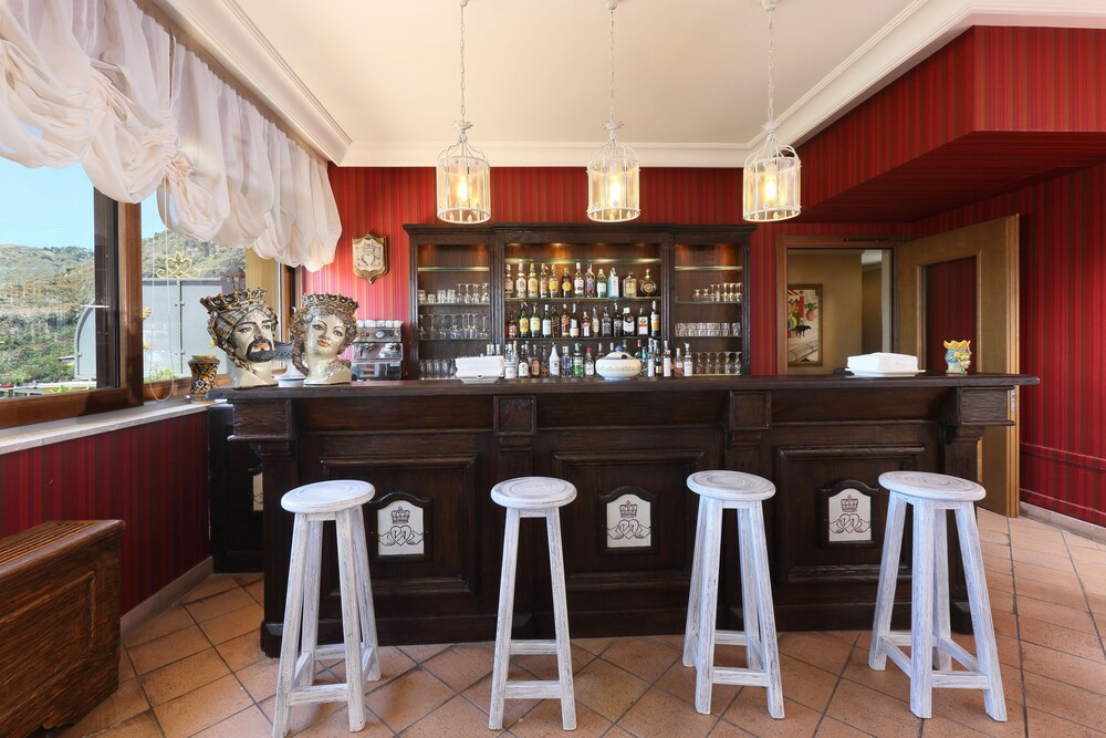 Hotel Bar