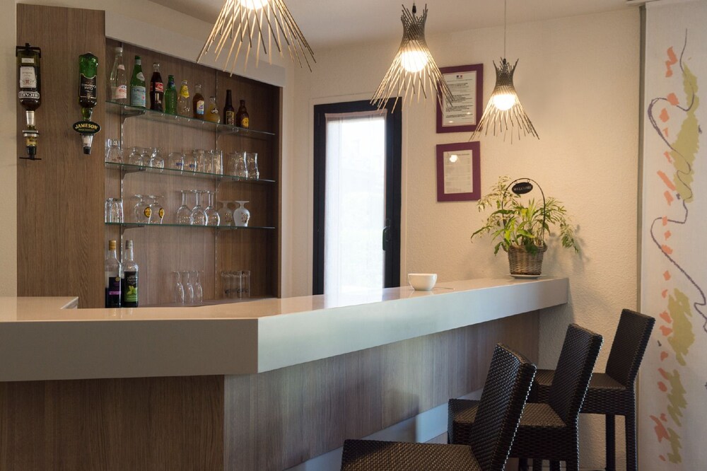 Hotel Bar